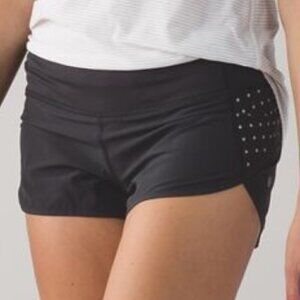 Lululemon Run: Speed Short 2.5" - 2 Black/Reflective Dots